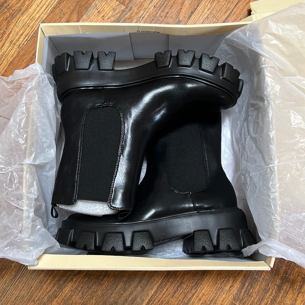 Princess Polly Lindsey Boot Black Brand New Size 6